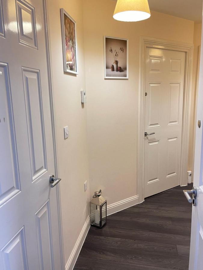 Radiant2 Bedroom Apartment In The Heart Of Harlow Town Bagian luar foto
