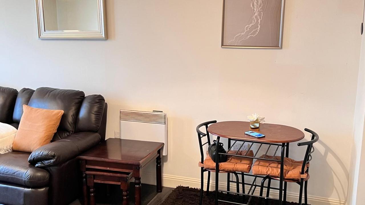 Radiant2 Bedroom Apartment In The Heart Of Harlow Town Bagian luar foto