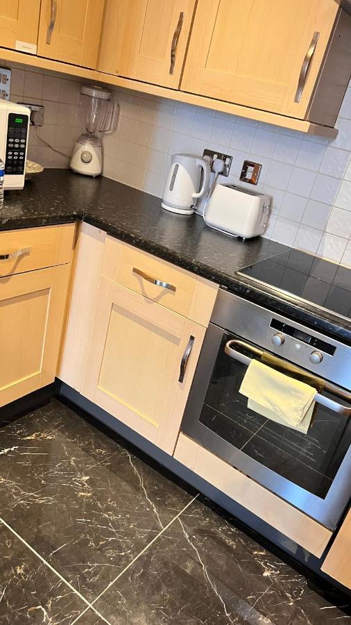 Radiant2 Bedroom Apartment In The Heart Of Harlow Town Bagian luar foto