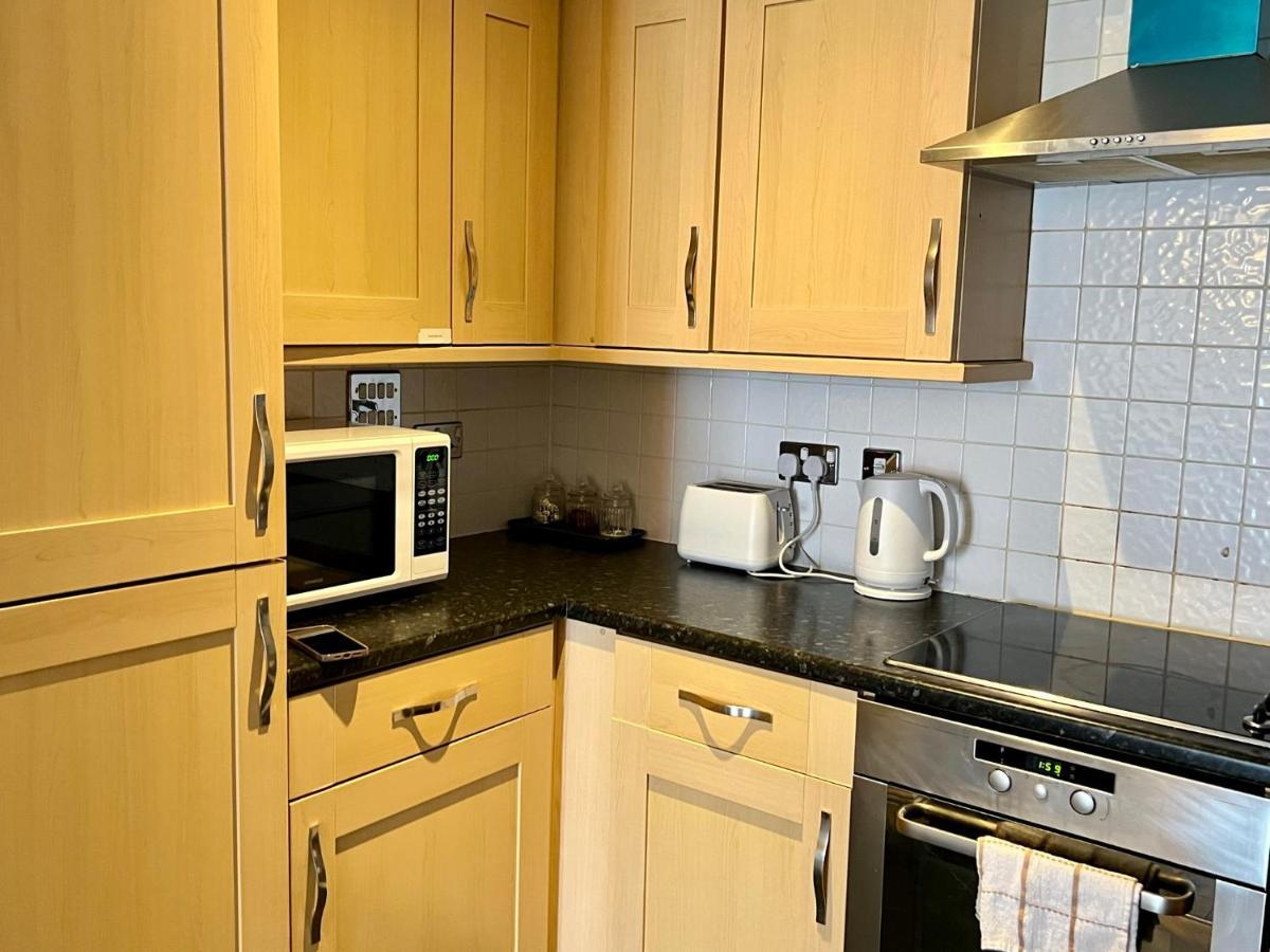 Radiant2 Bedroom Apartment In The Heart Of Harlow Town Bagian luar foto