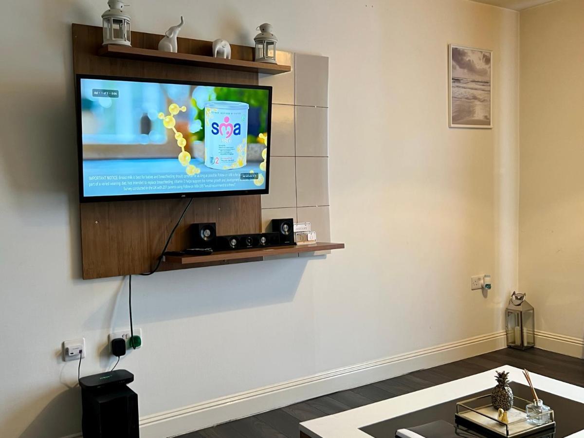 Radiant2 Bedroom Apartment In The Heart Of Harlow Town Bagian luar foto
