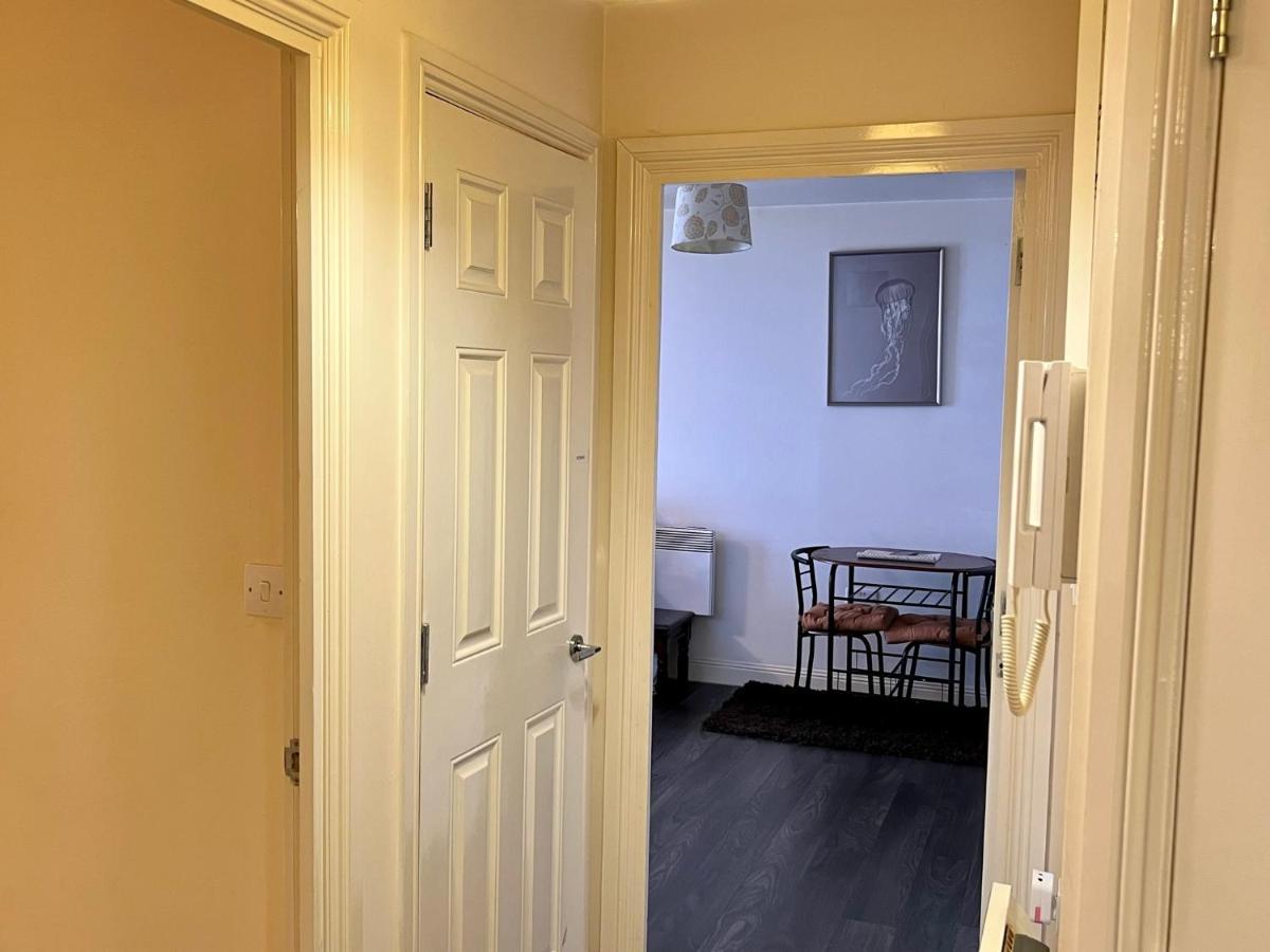 Radiant2 Bedroom Apartment In The Heart Of Harlow Town Bagian luar foto