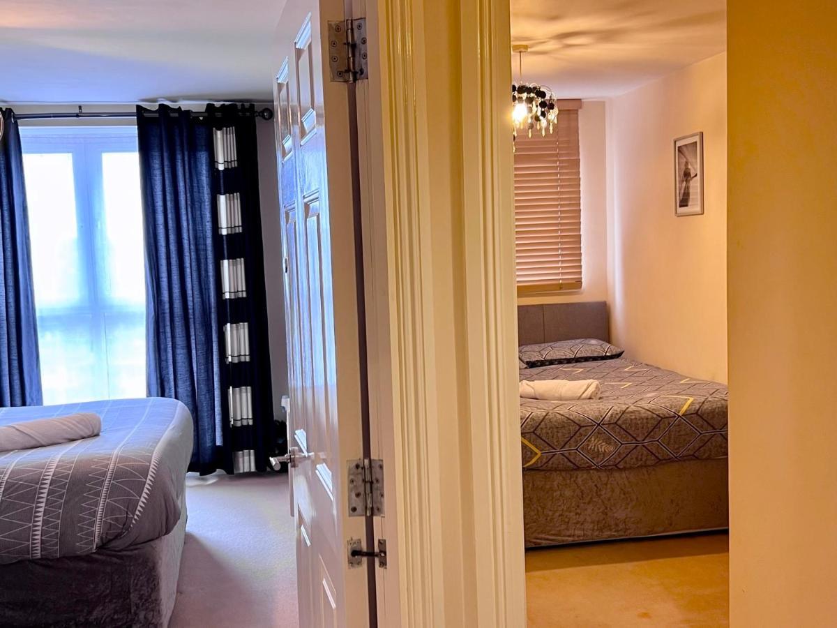 Radiant2 Bedroom Apartment In The Heart Of Harlow Town Bagian luar foto